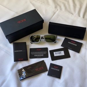 Tumi Traverso Polarized Sunglasses, Zeiss Lenses, Gunmetal grey